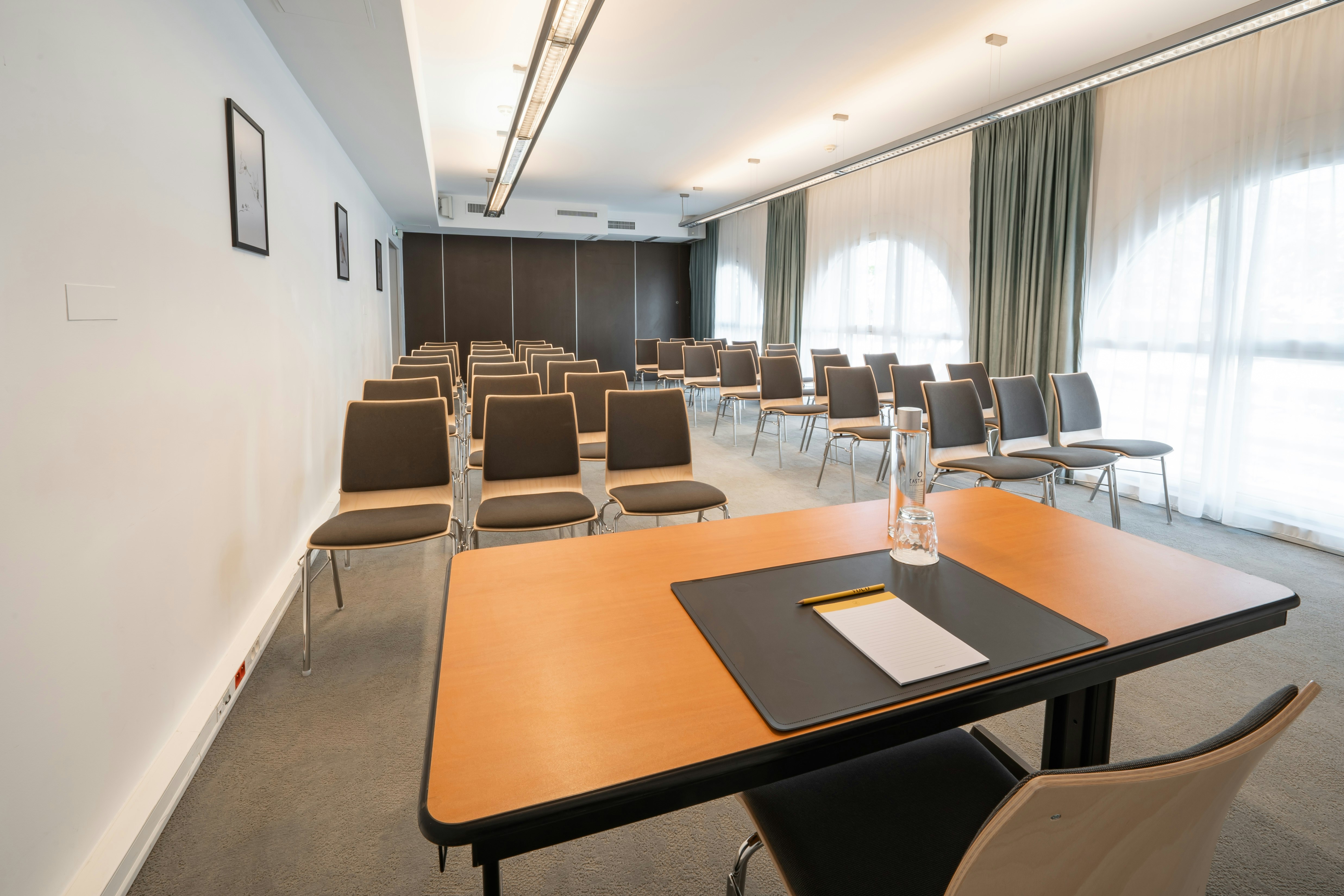 Voco Paris Montparnasse Ex Holiday Inn Paris Gare Montparnasse 57/64