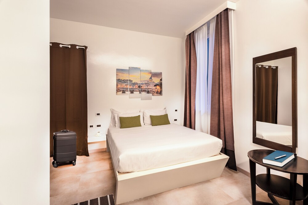 NAVONA SUITES 12/52