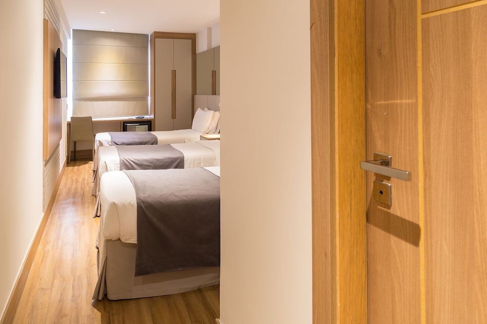 Atlantico Travel Hotel 50/50