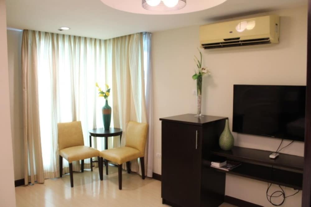 Festive Hotel Makati 42/60