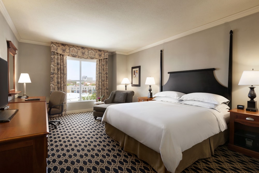 ROOM, KING BED