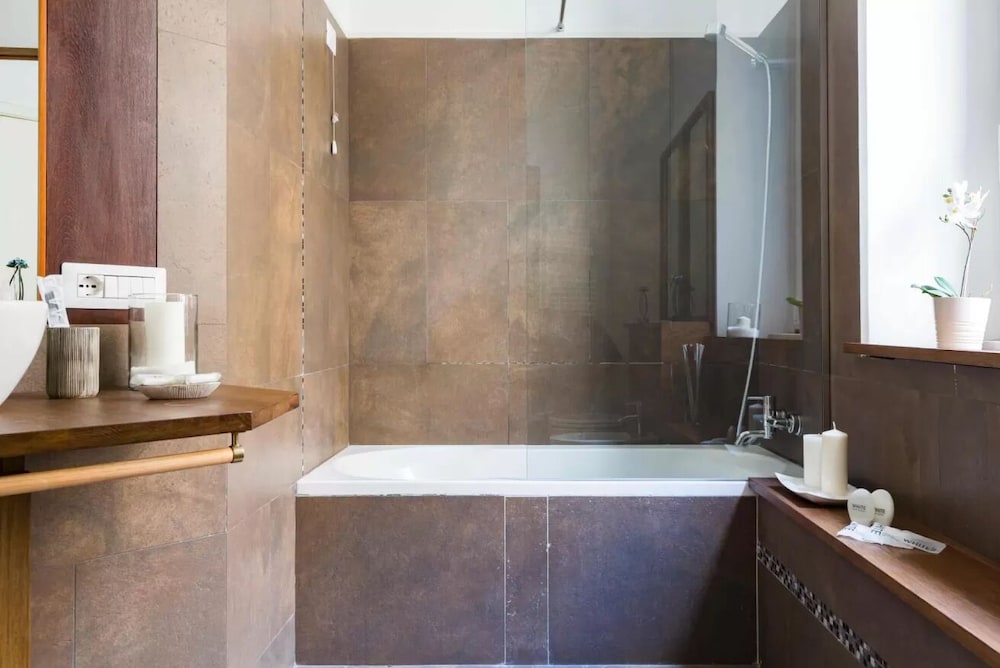 The Sistina Suite 40/46