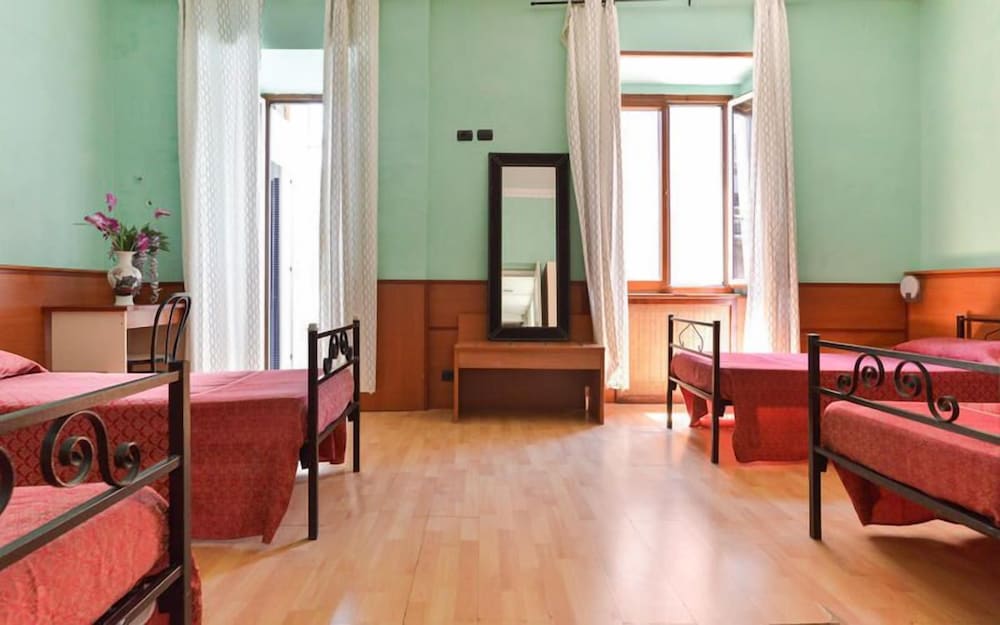 Hostel Beauty 45/64