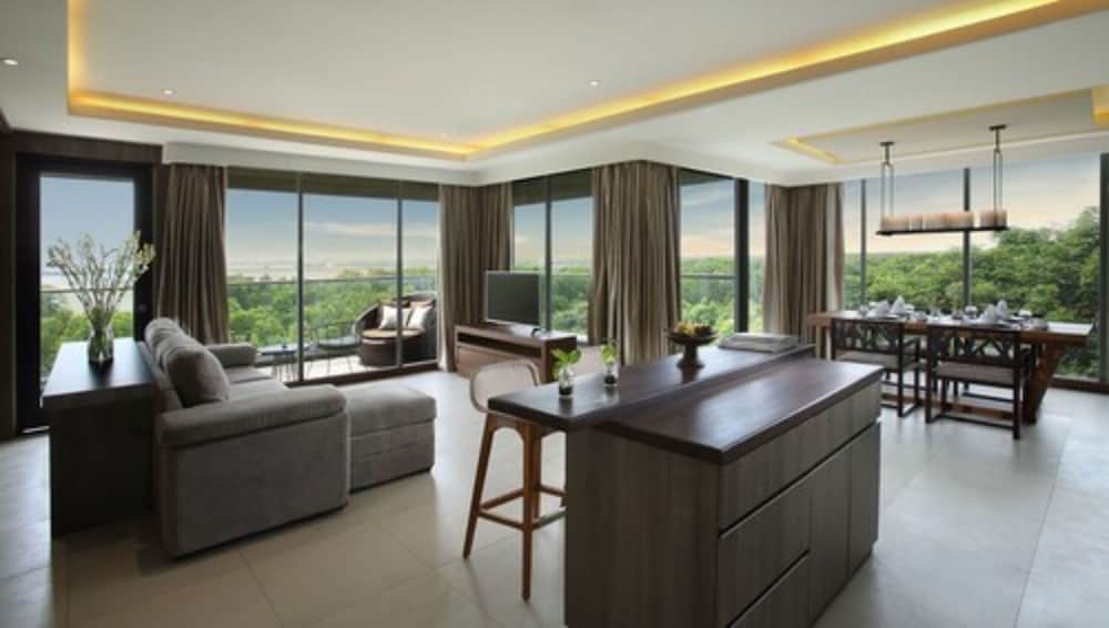 The Crystal Luxury Bay Resort Nusa Dua 48/72