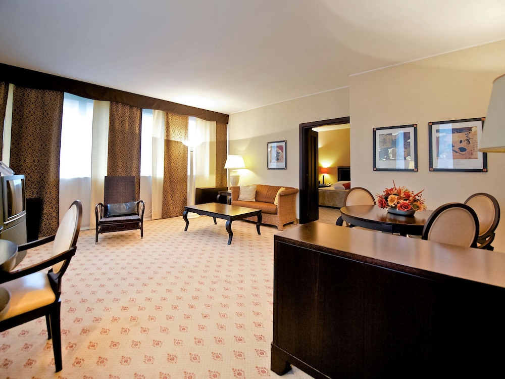 Mercure Roma West 48/73