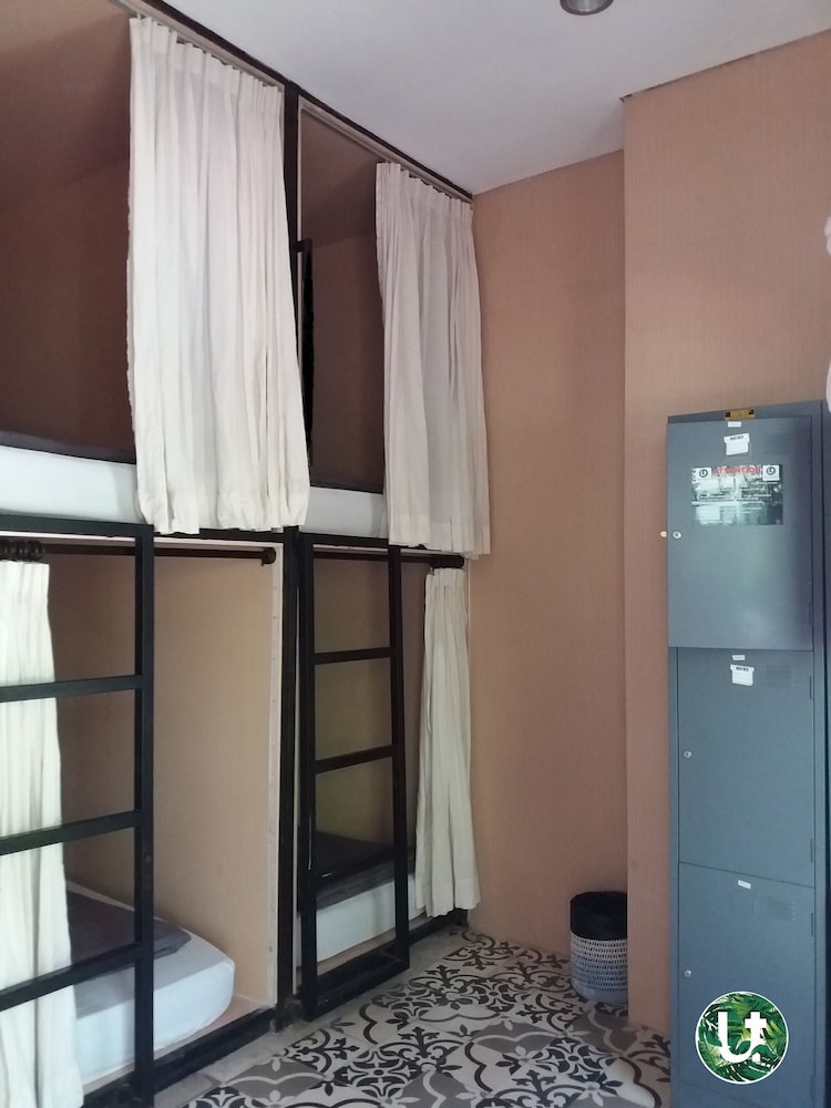 FEMALE DORM, 6 BEDS