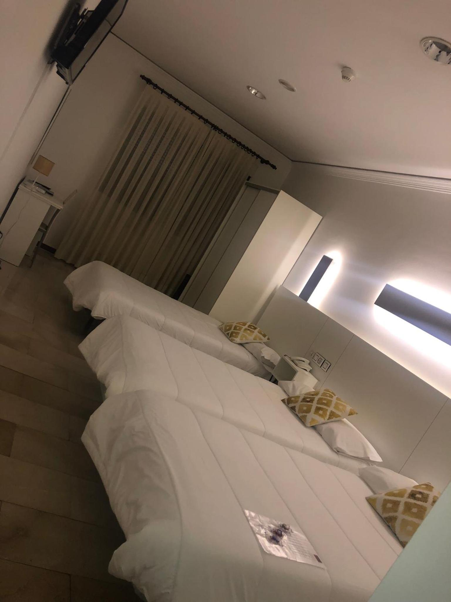 ROOM, TRIPLE