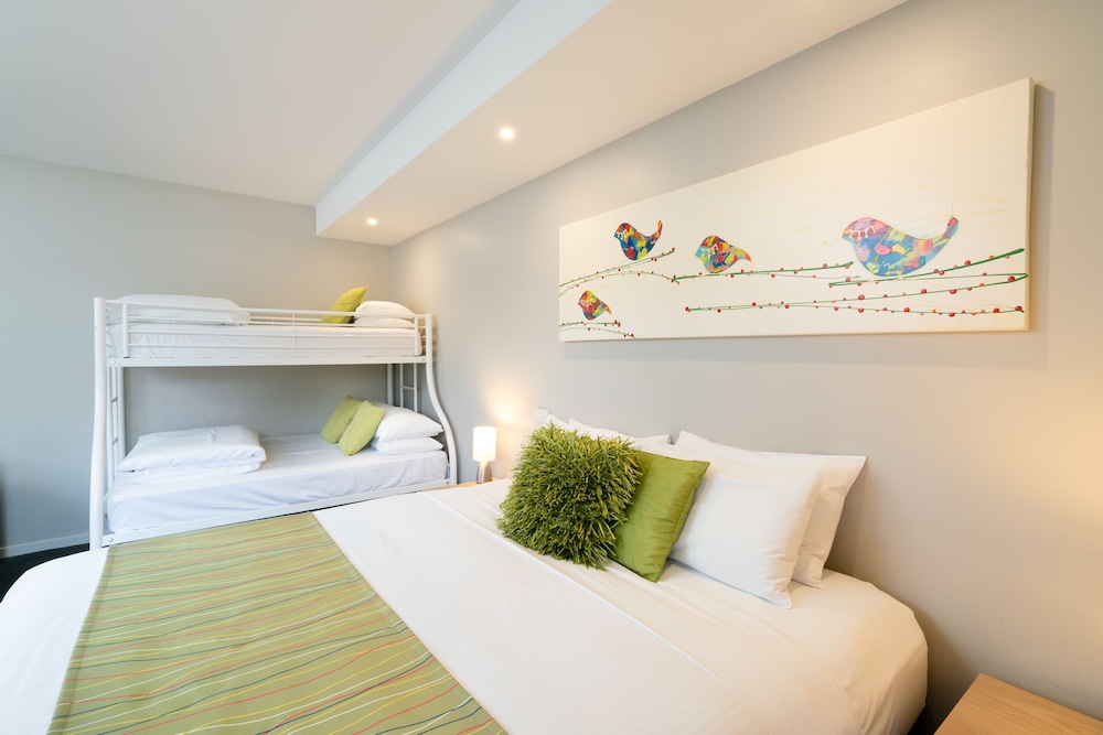 Boathouse Resort Studios & Suites 22/69