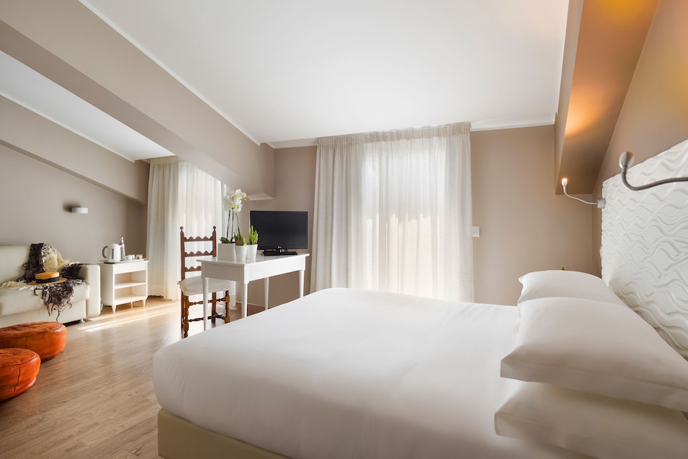Deluxe, Queen Bed