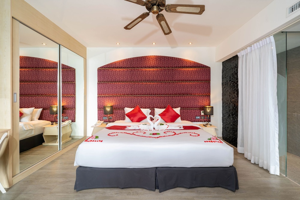Superior, Suite, King Bed, Ocean Front, Hot Tub