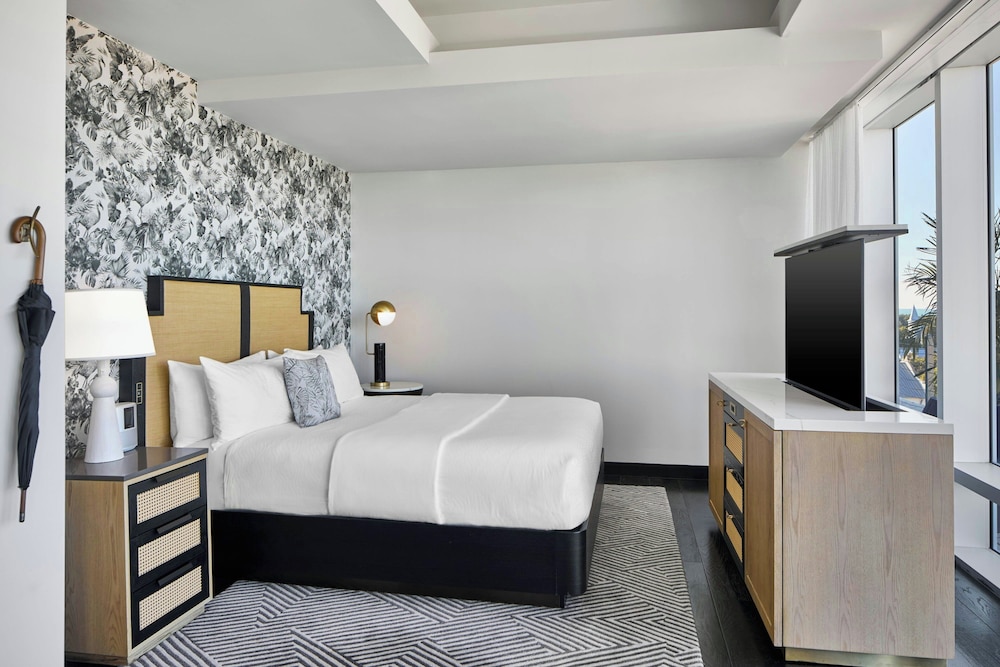 Penthouse, King Bed, with View
