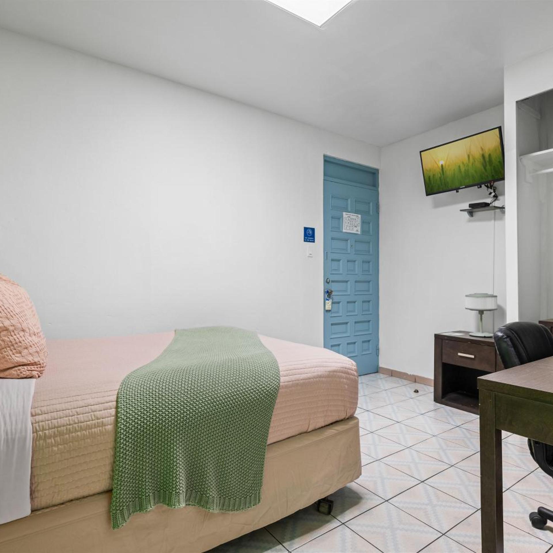BORINQUEN BEACH INN 28/39