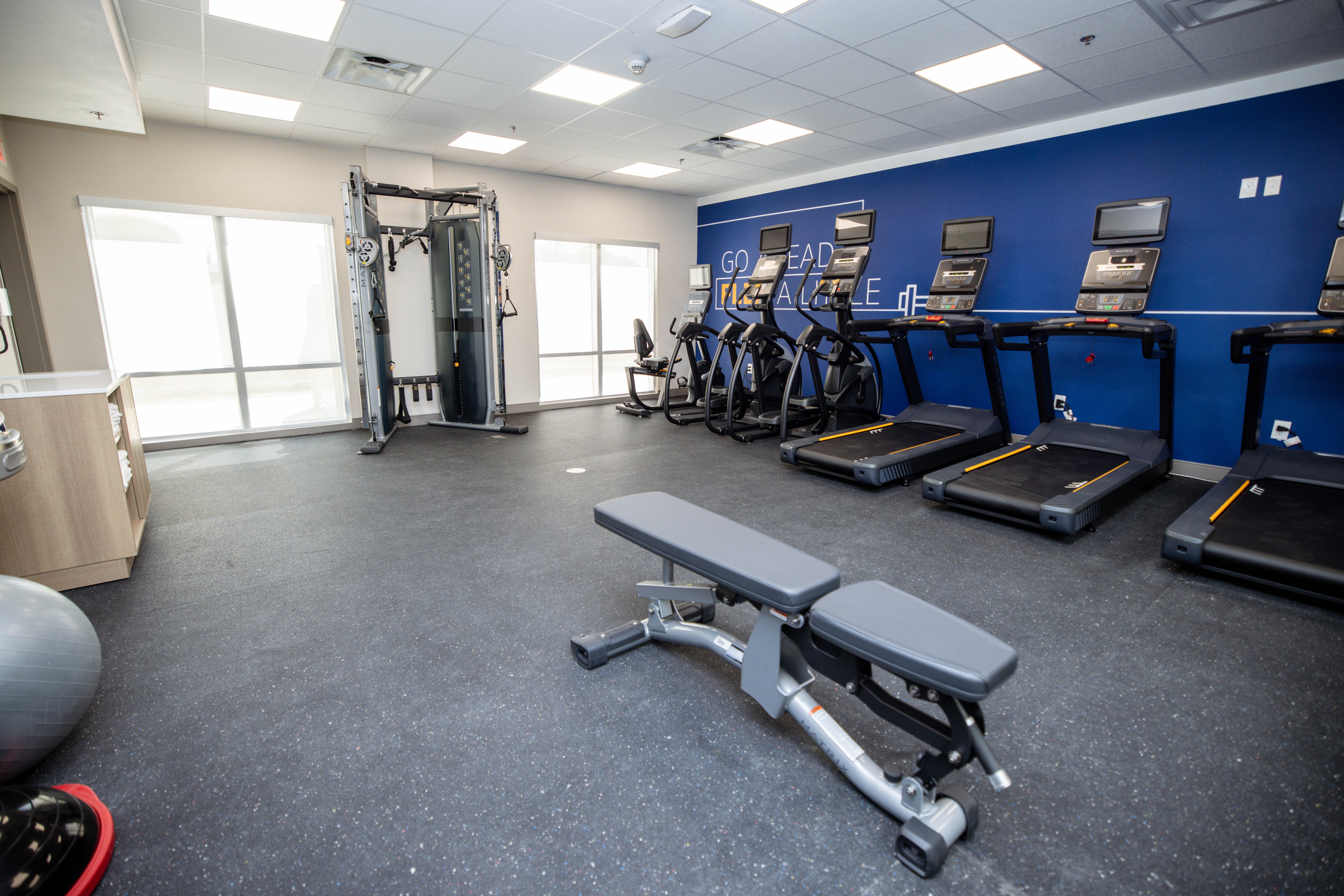 Holiday Inn Express & Suites Tampa Stadium Airport Area 15/36