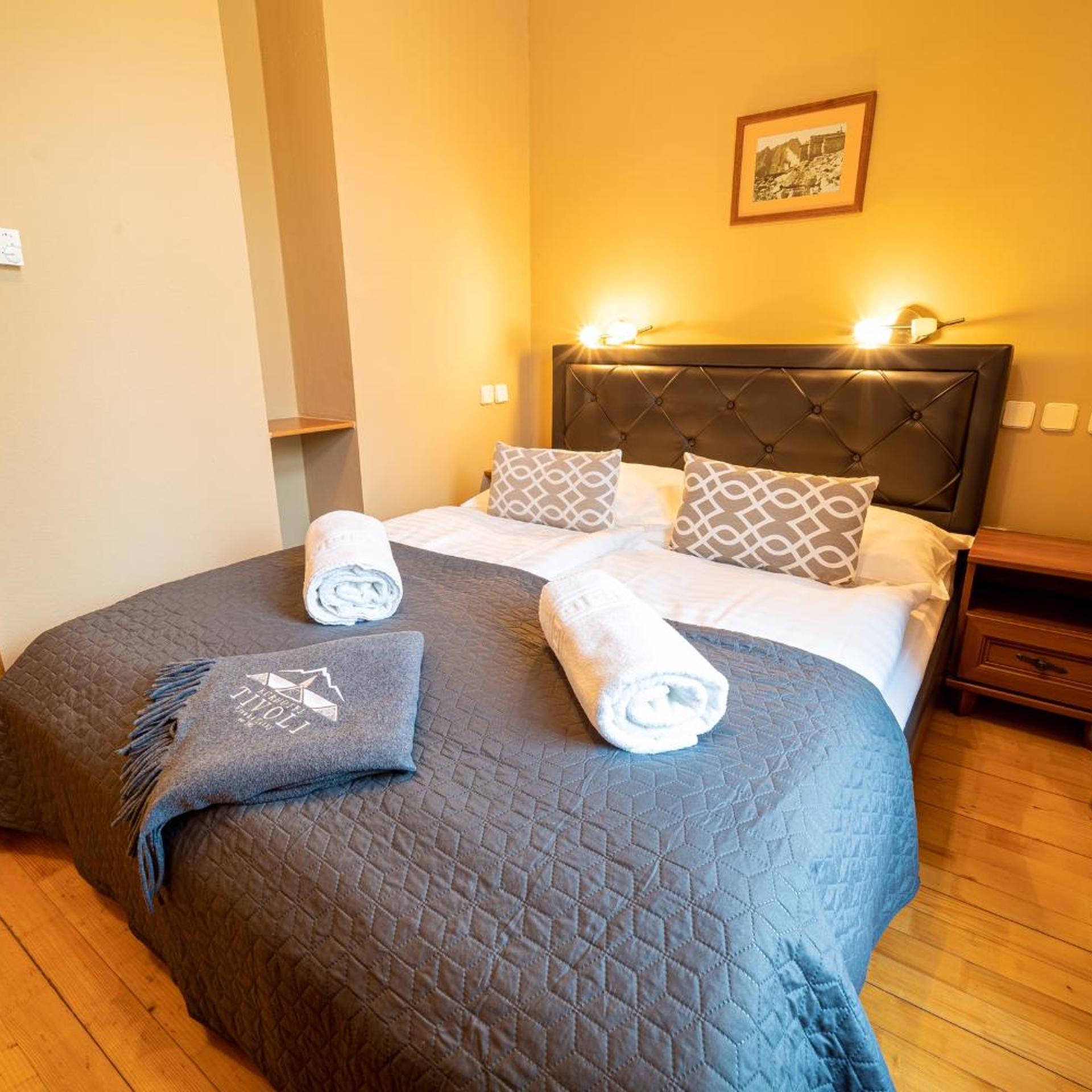 Room, Double or Twin Bed