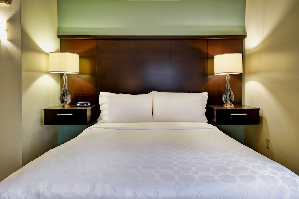 Staybridge Suites Middleton/Madison-West 13/49