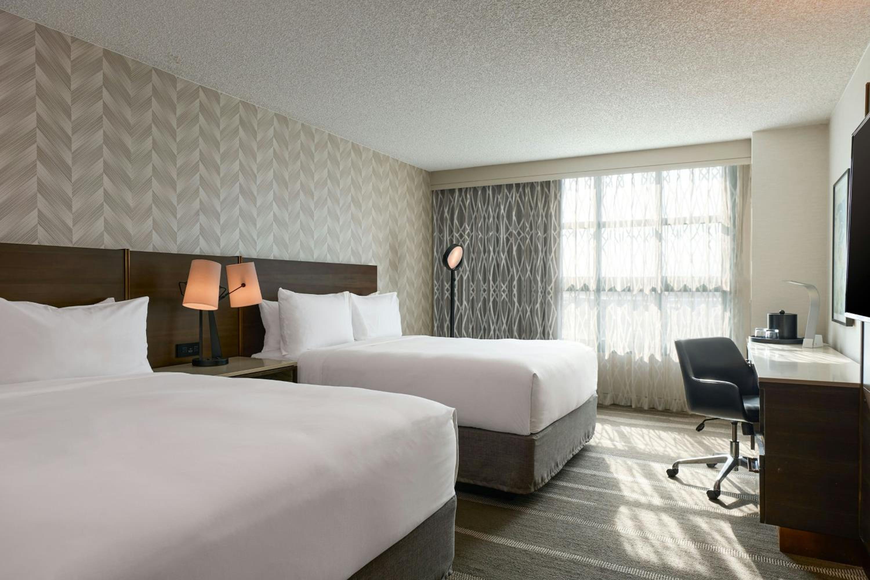 Guest Room, 2 Queen Beds, Club Lounge Access
