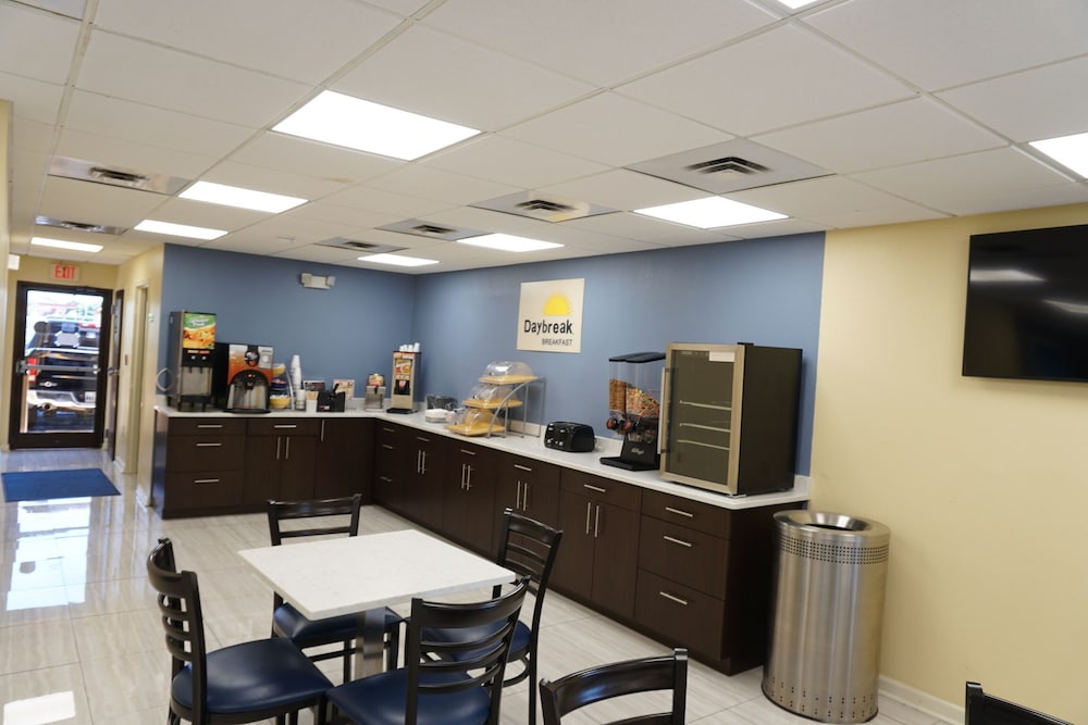 Days Inn By Wyndham Oak Grove/Ft. Campbell 22/32