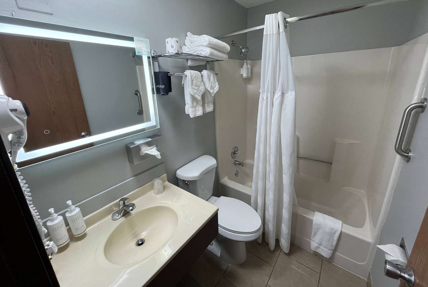 Super 8 By Wyndham Emporia 32/34