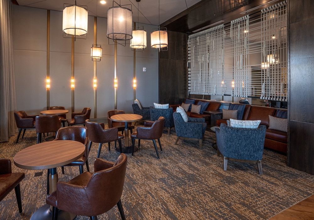 Hotel Indigo Columbus At Riverfront Place 56/68