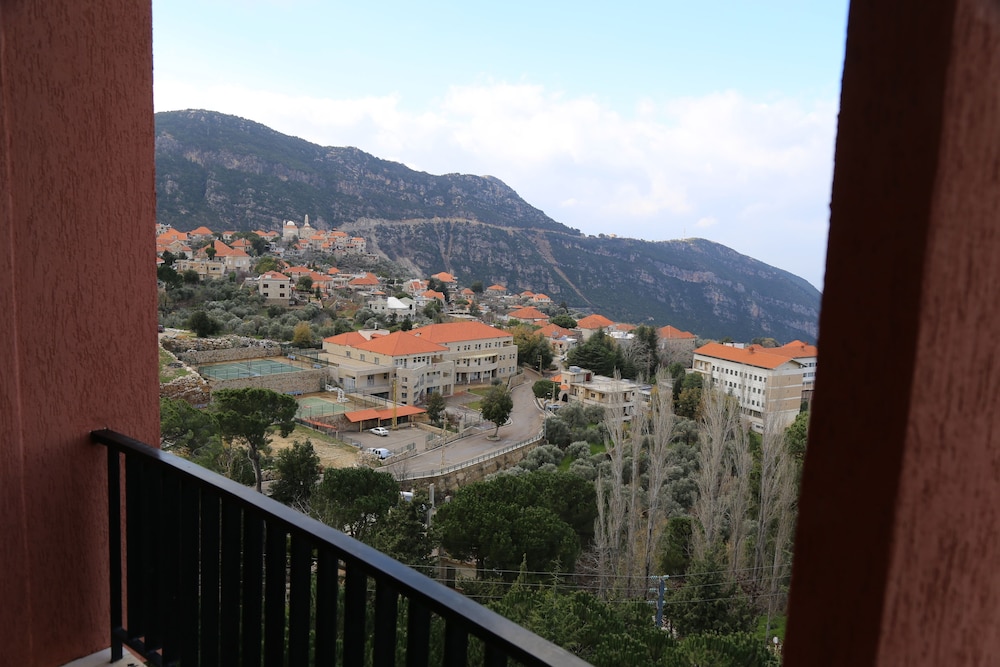 Douma Hotel 57/59