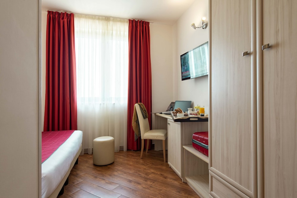 Simon Hotel 22/37