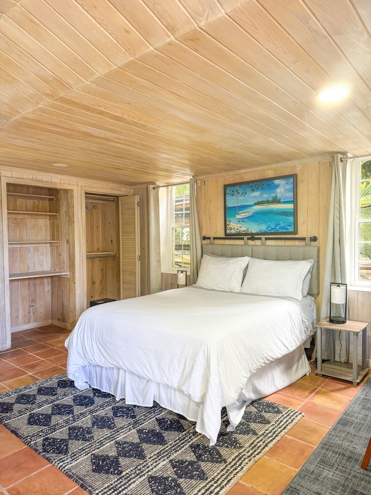 COMFORT, STUDIO, SUITE