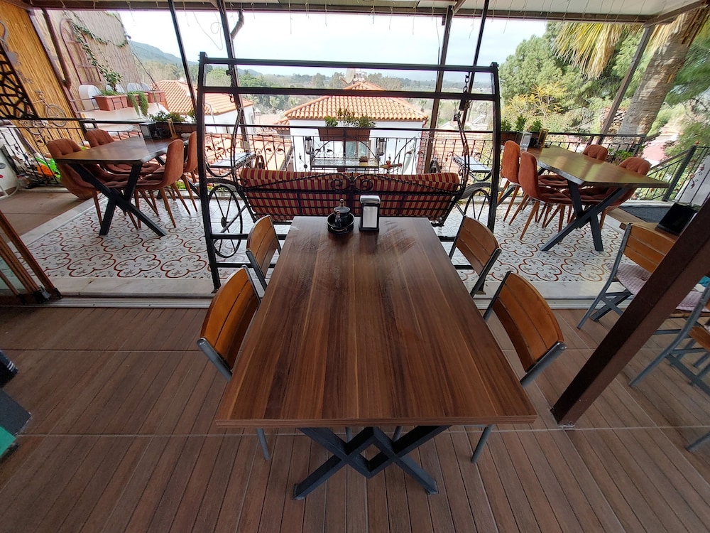 Ena Serenity Boutique Hotel 56/73