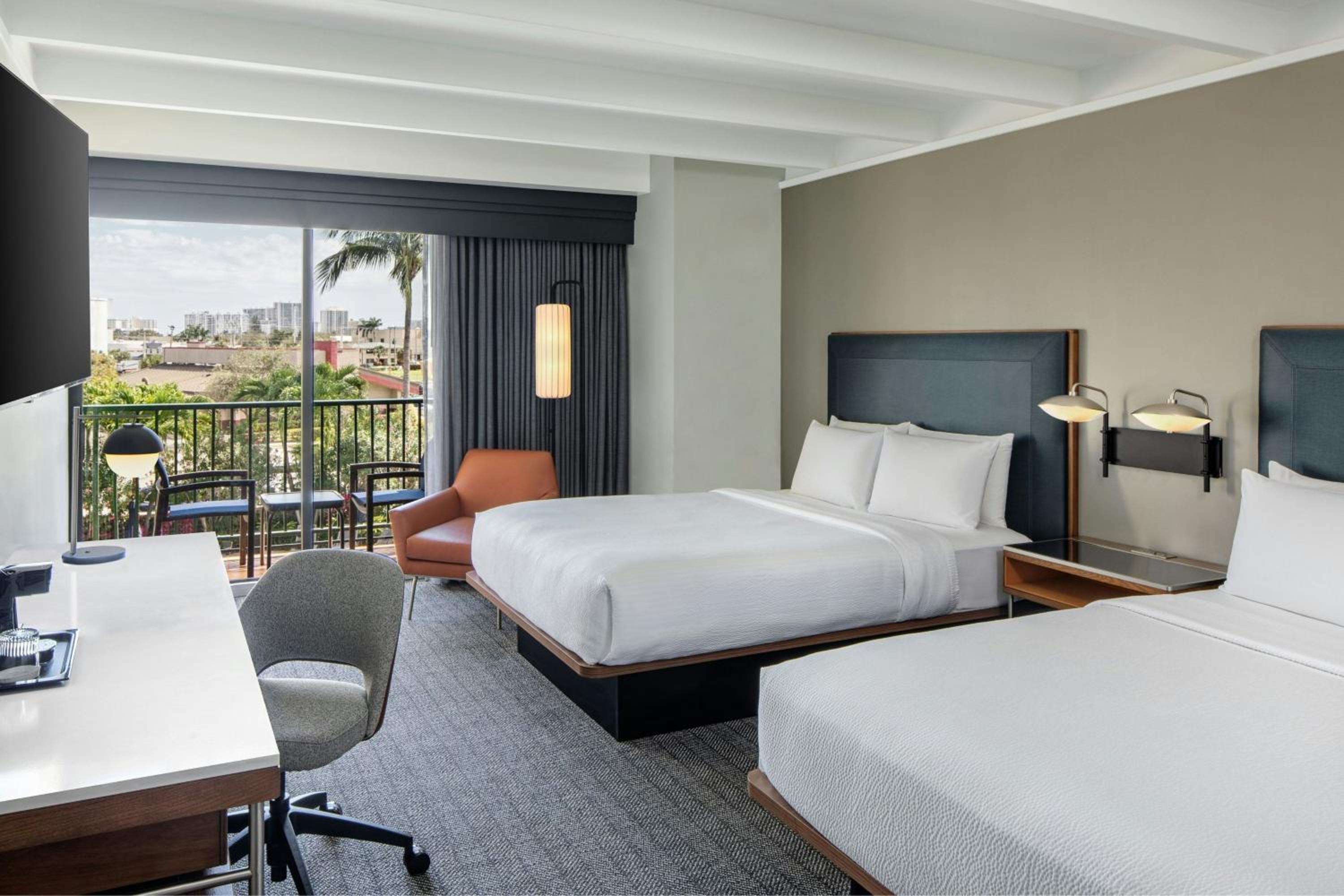 Room, 2 Queen Beds, Balcony, High Floor, Courtyard Fort Lauderdale East Lauderdale By the Sea 2/4