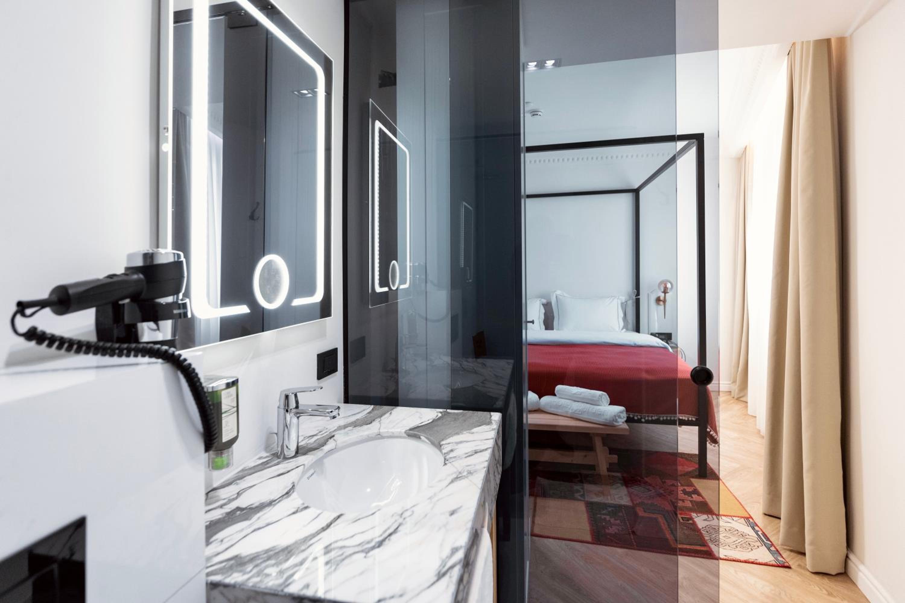 Garden Downtown Boutique Hotel Pristina 35/36