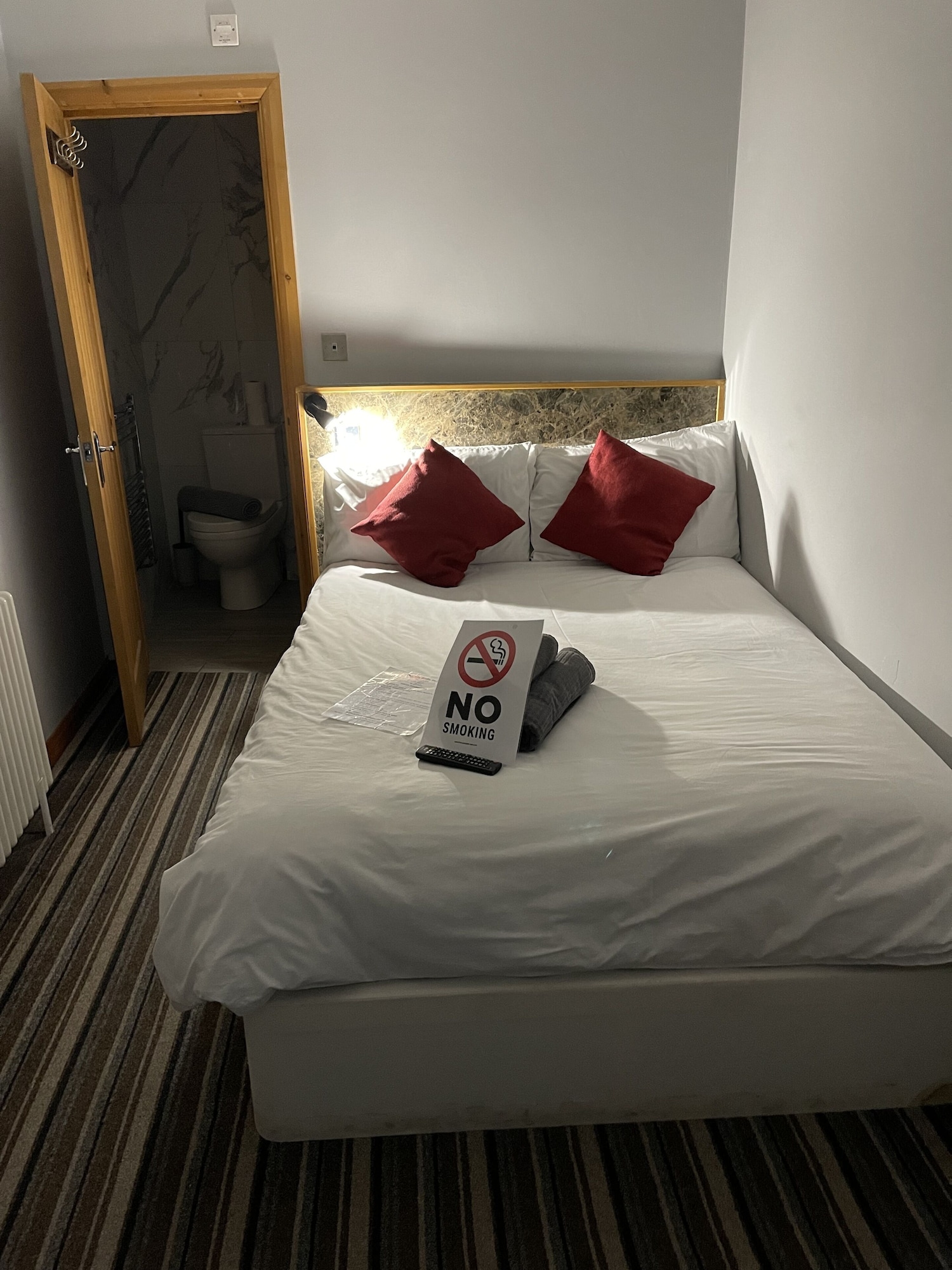 ROOM, SINGLE