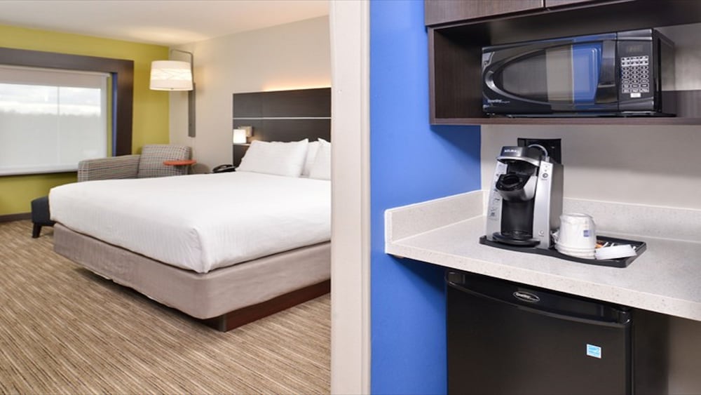 Holiday Inn Express Suites Parkersburg East 22/56