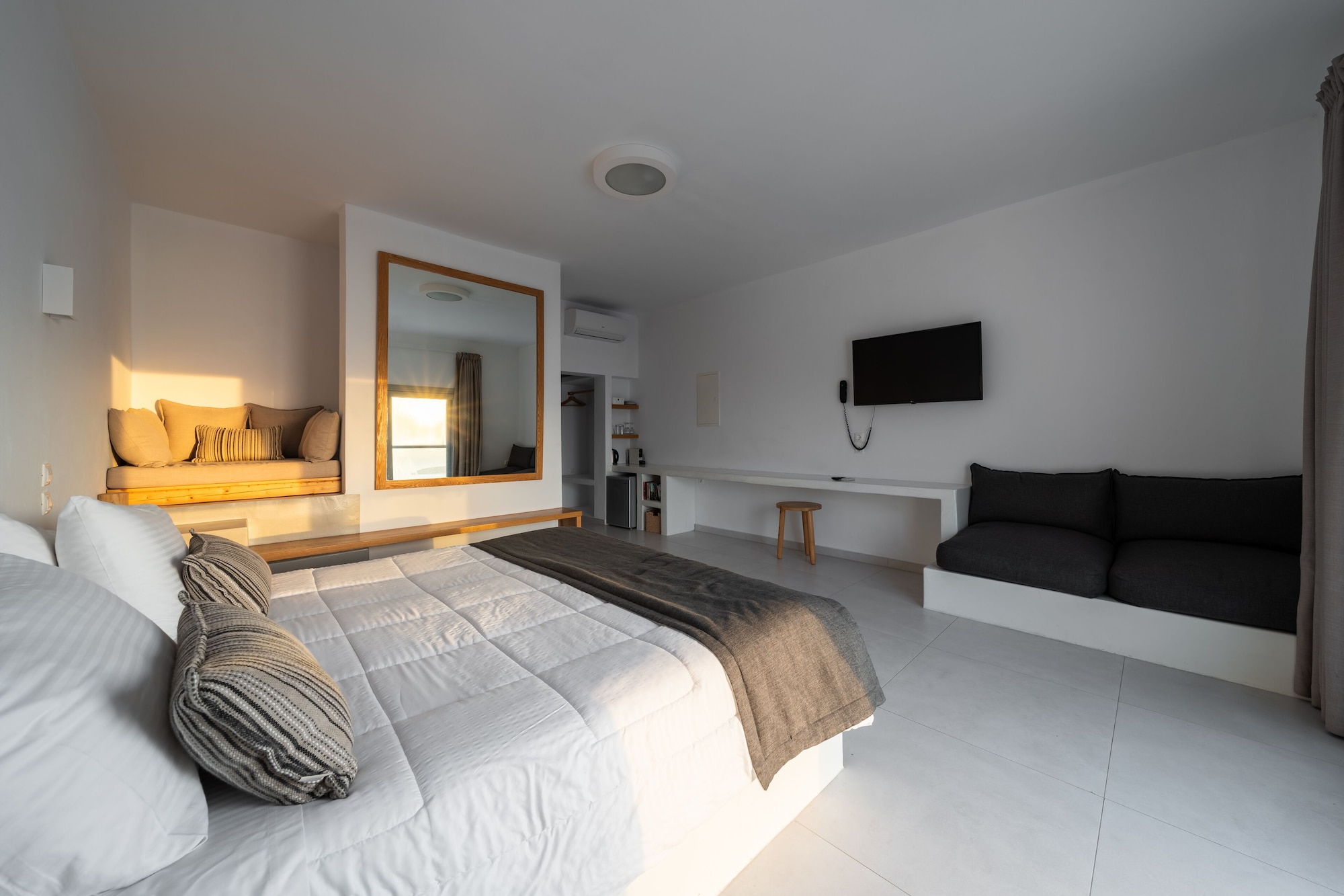 EXCLUSIVE, SUITE, KING BED, SEA VIEW, SOFA, HOT TUB