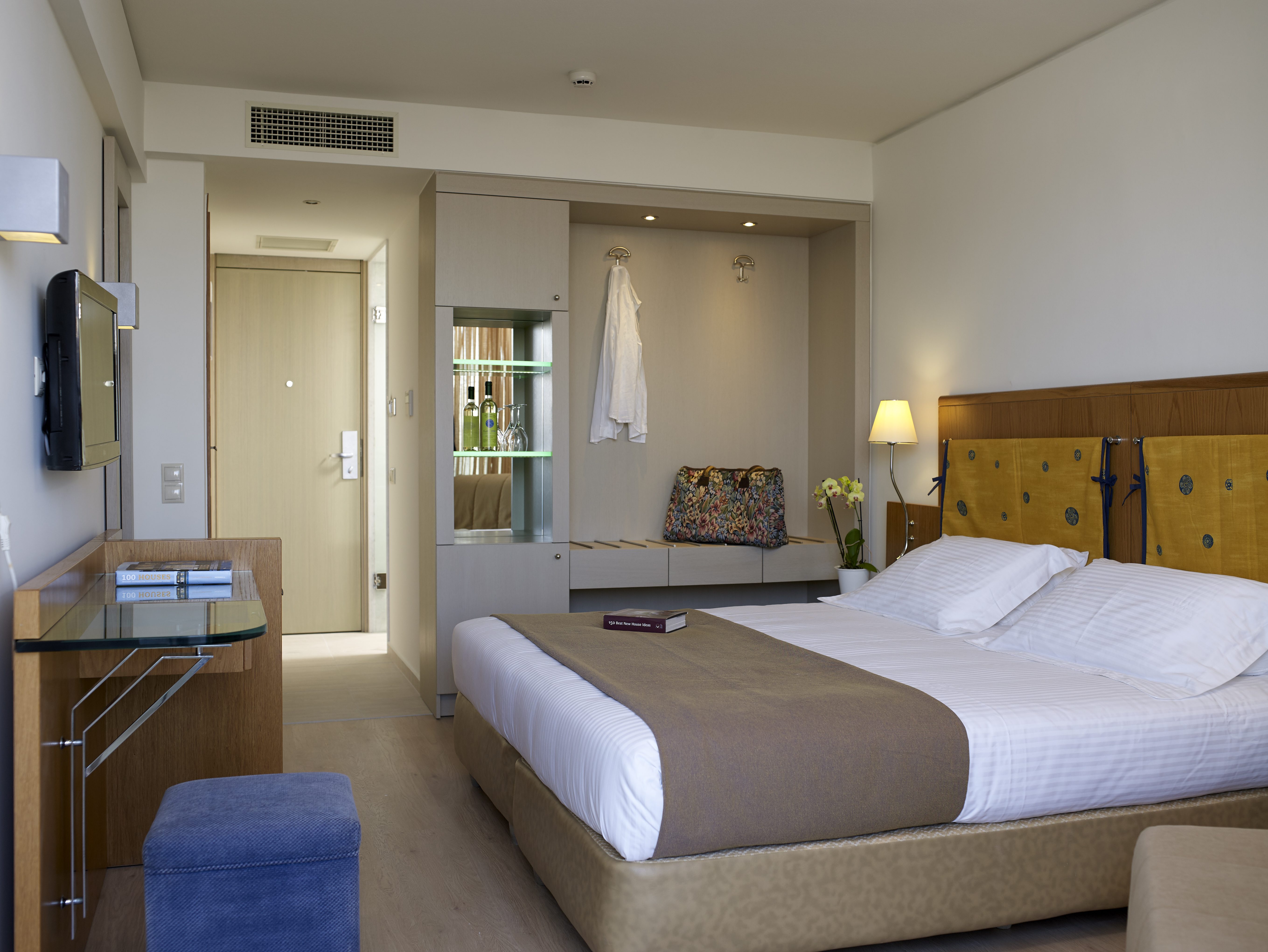 Room, Double or Twin Bed, Lateral Side Sea View