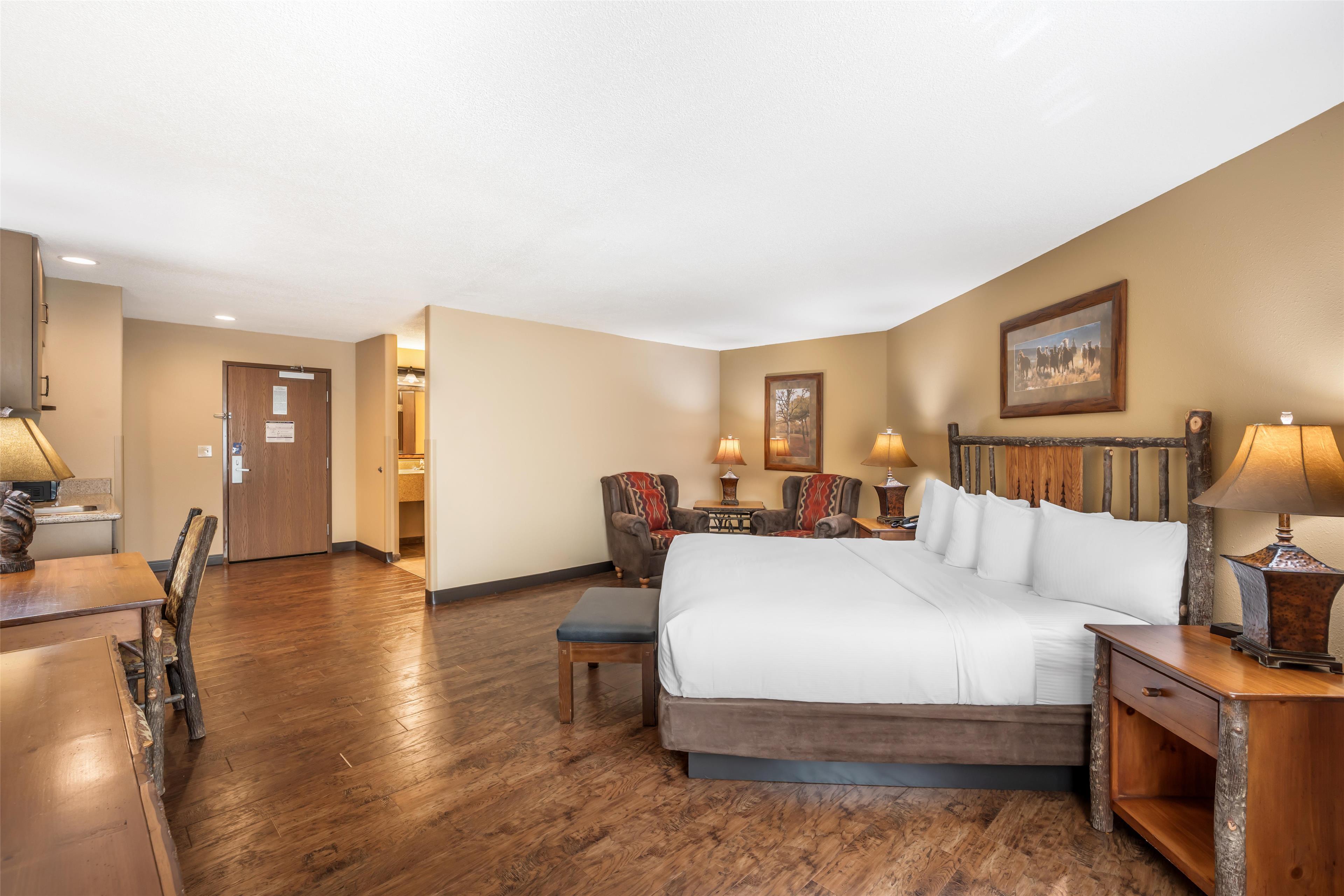Canyon, Loft, King Bed, Jetted Tub