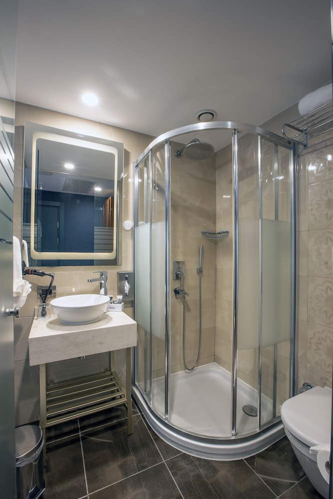 Mercure Istanbul Bakirkoy Hotel 12/73