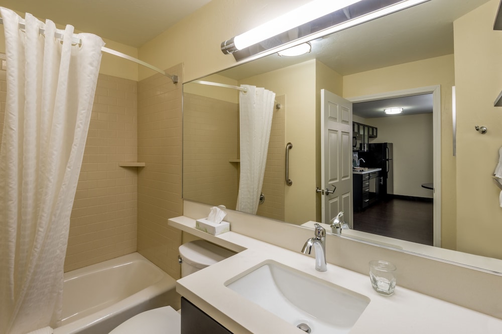 Candlewood Suites Midwest City 21/45