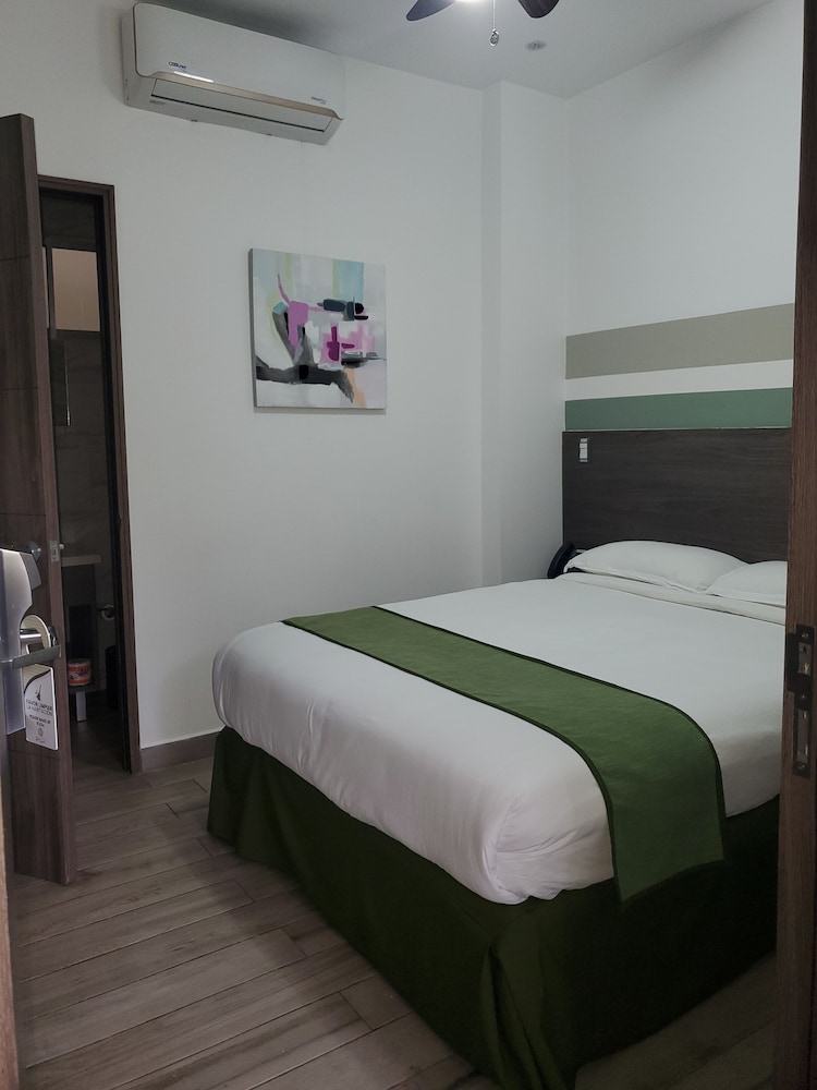 Hotel Cultura Plaza 17/50