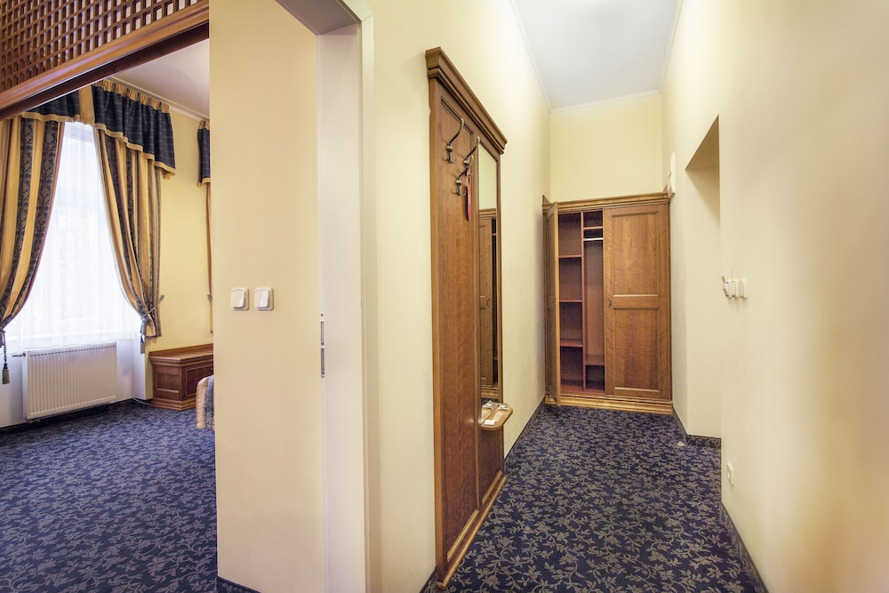 Ontario Hotel Garni 29/75