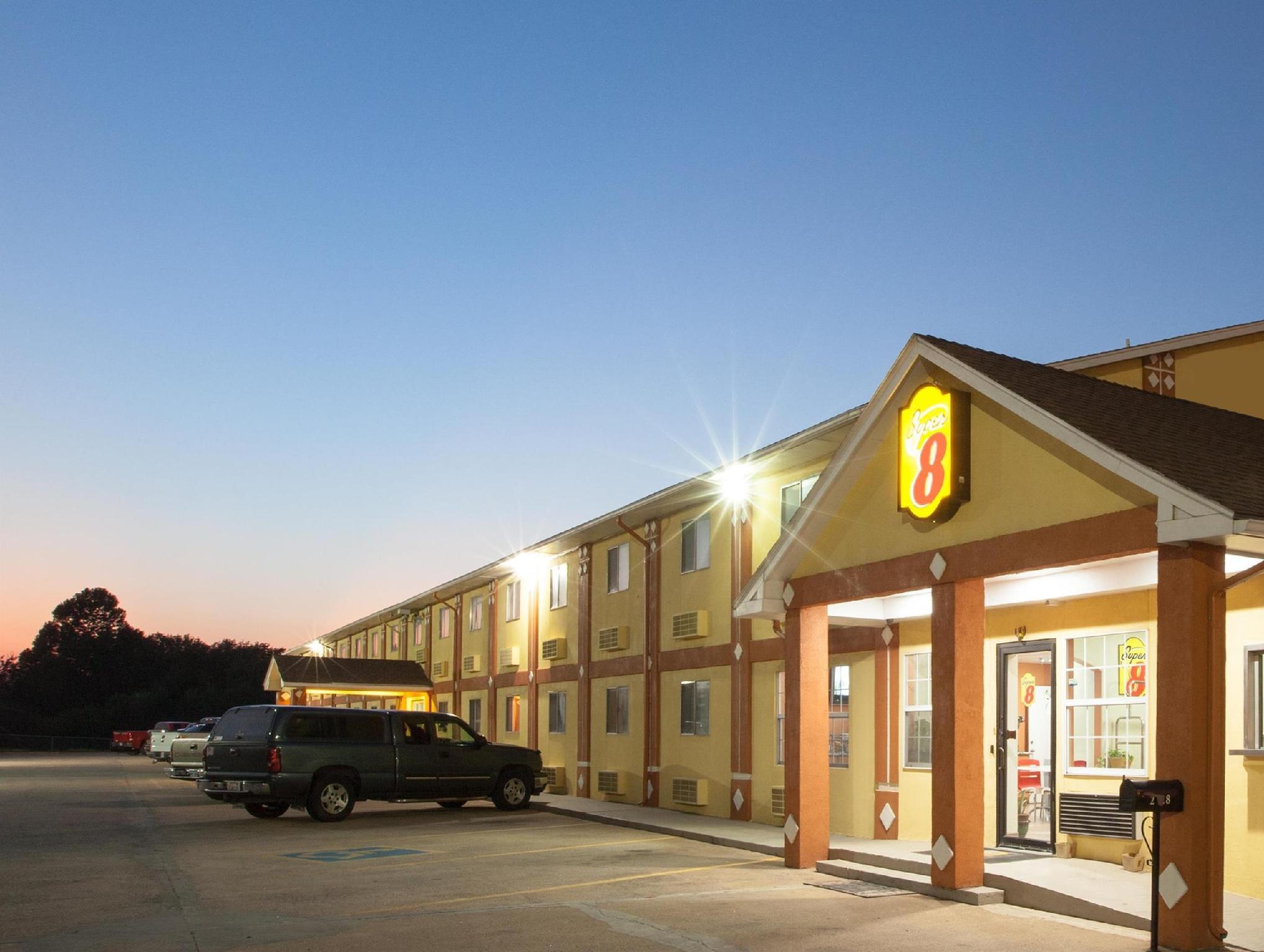 Super 8 By Wyndham Chickasha 4/28