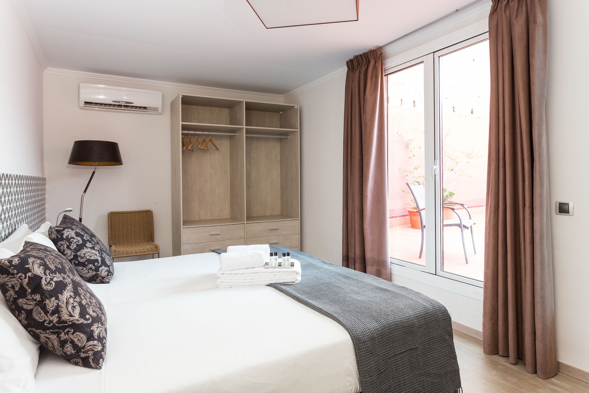3 BEDROOMS, PENTHOUSE, TERRACE