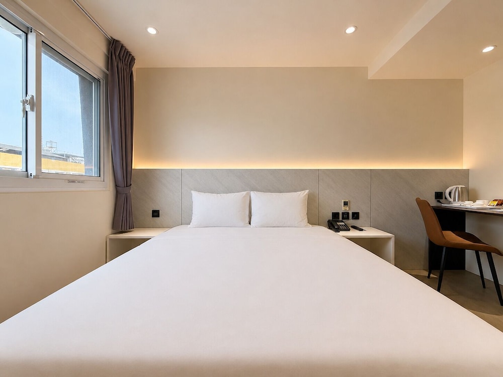 Deluxe, Double Bed