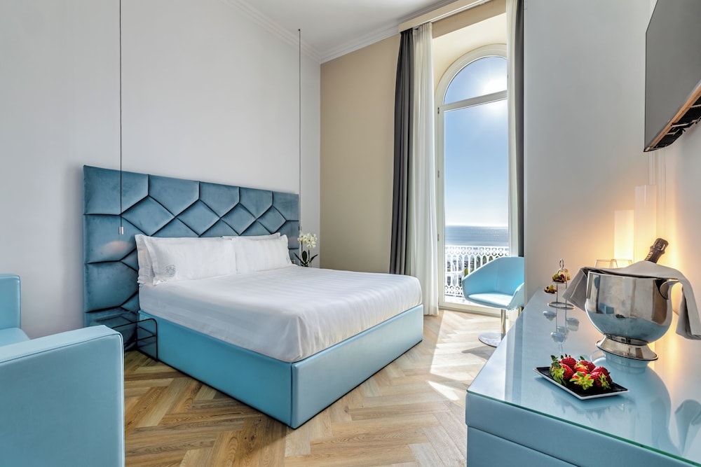 EXCLUSIVE, SEA VIEW, BALCONY