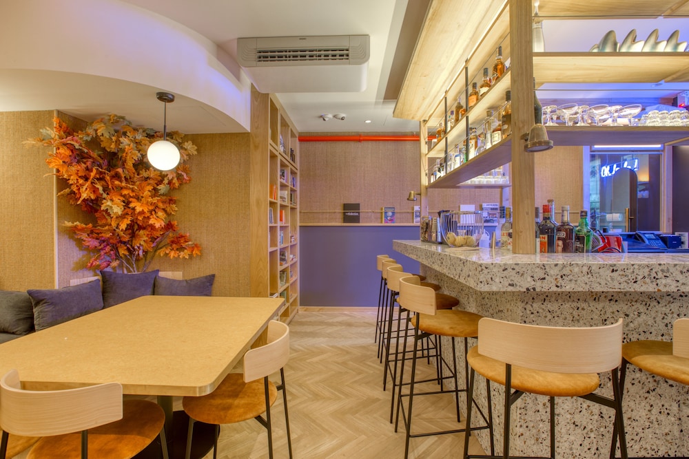 Oh La La Hotel Bar Paris Bastille 19/30