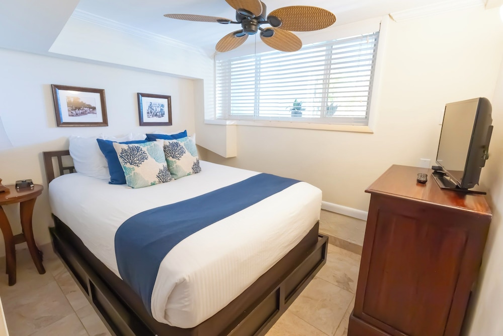 Coconut Palm Inn 12/50