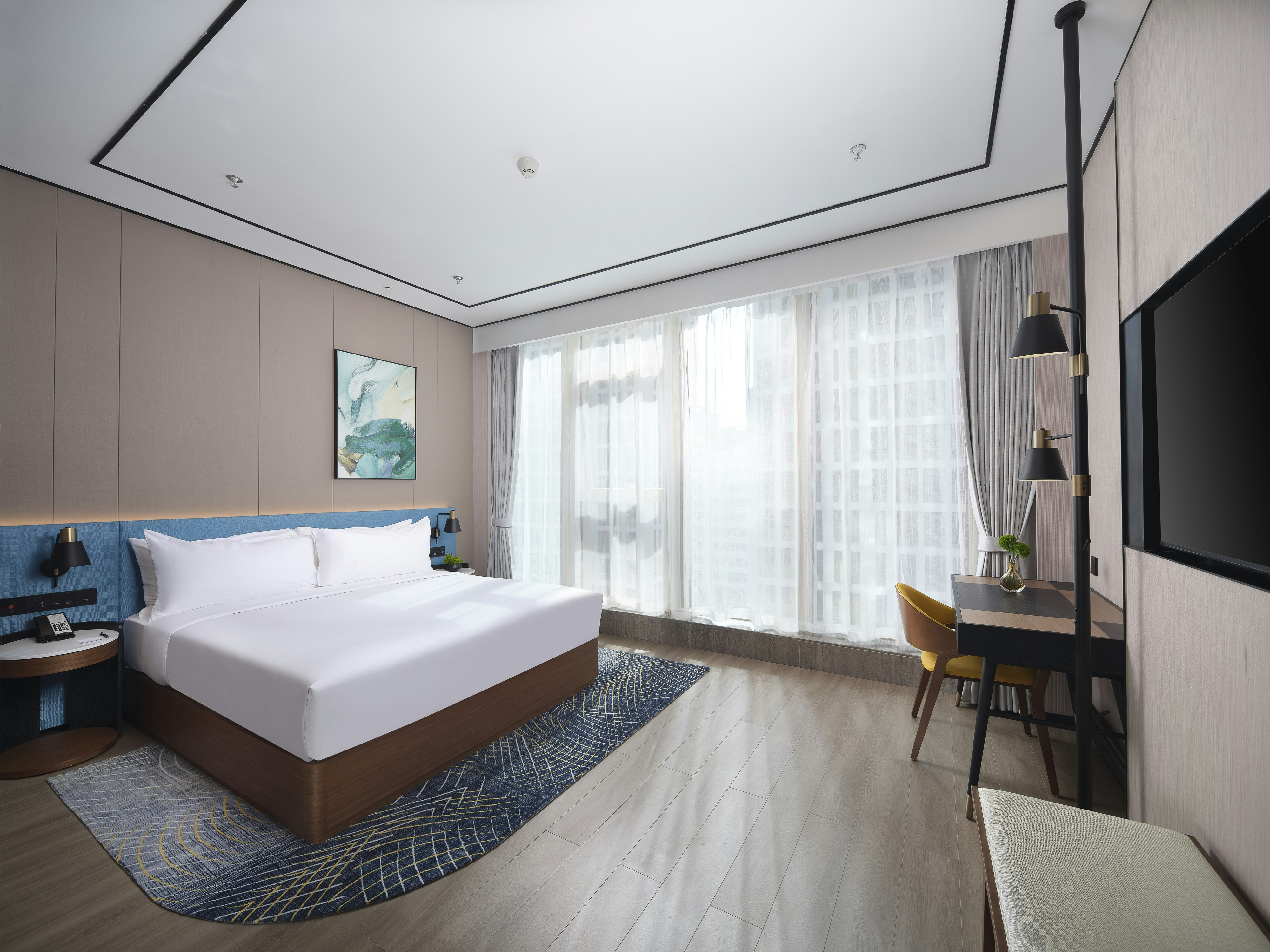 GUEST ROOM, KING BED