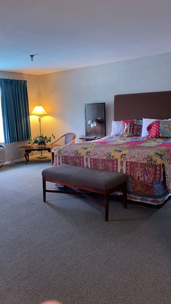 Surrey Inn Hotel 37/61