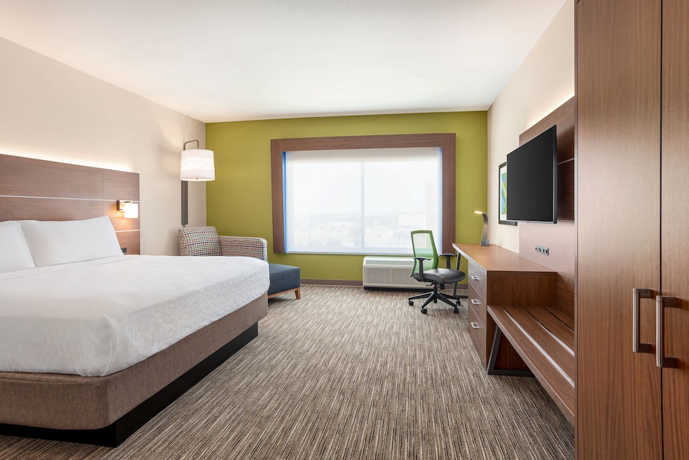 Holiday Inn Express and Suites Austin North Pflugerville 17/75