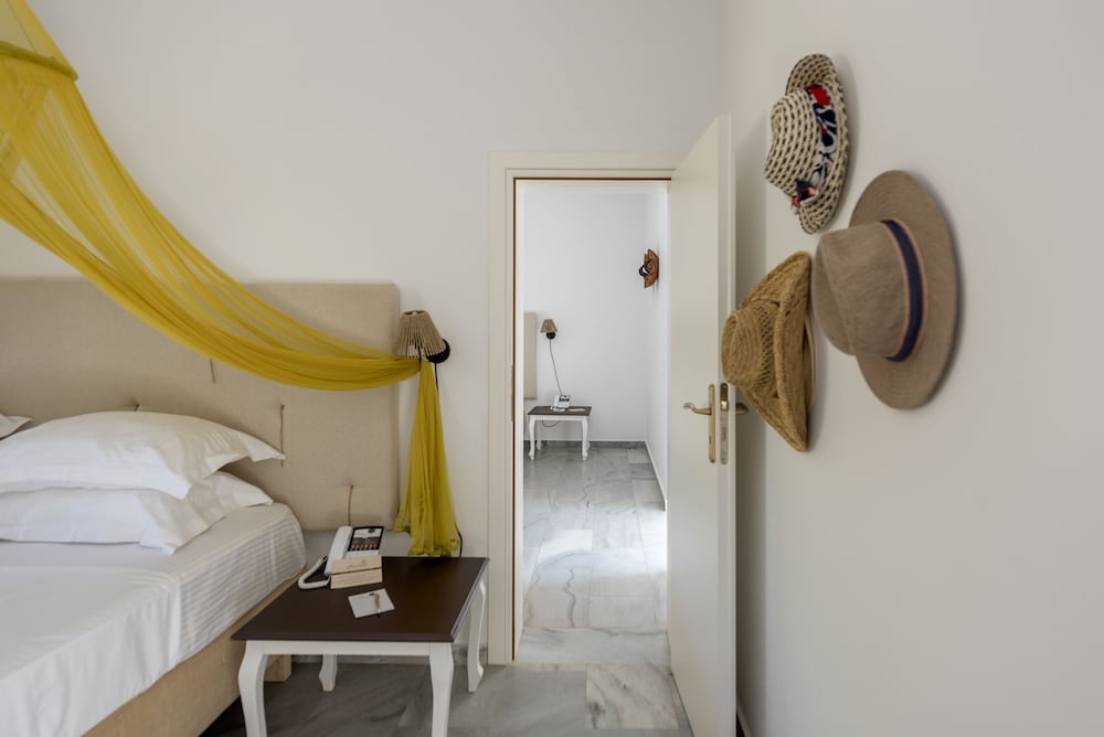PAROSLAND HOTEL 25/75