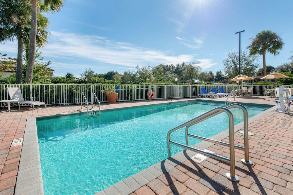 Comfort Inn and Suites Tavares North 19/38