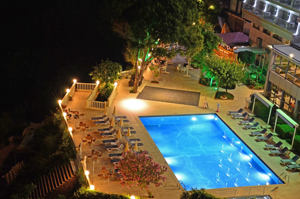 Lara Hotel 6/61